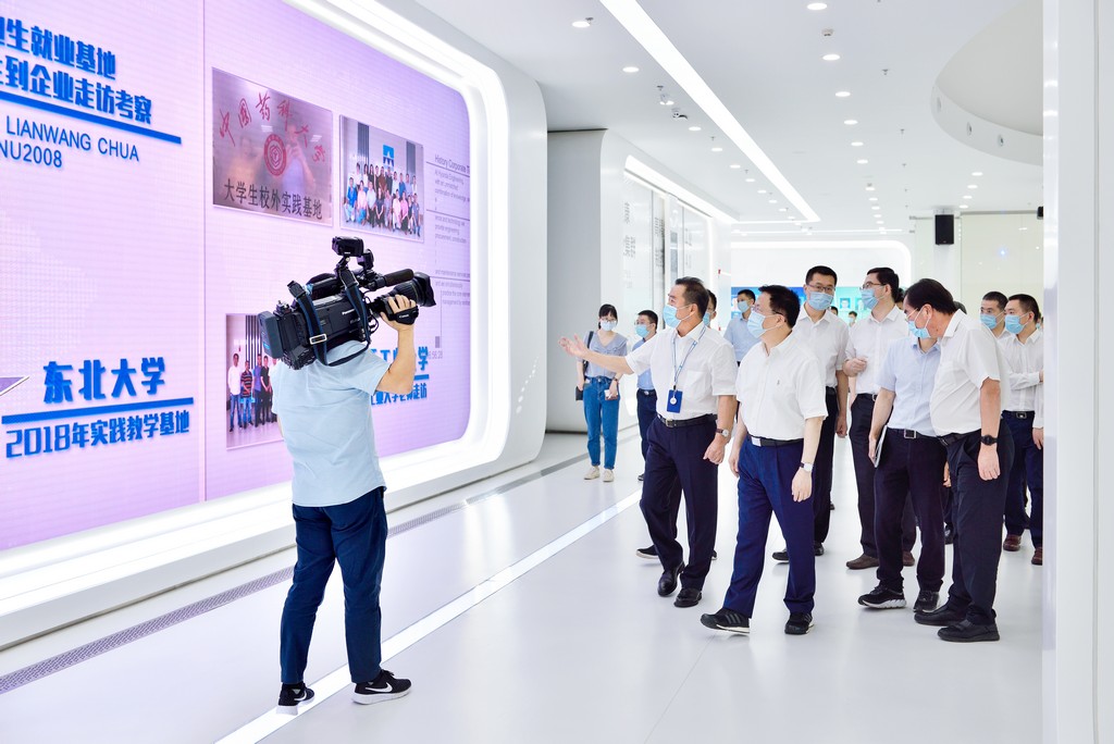 展廳參觀3.jpg